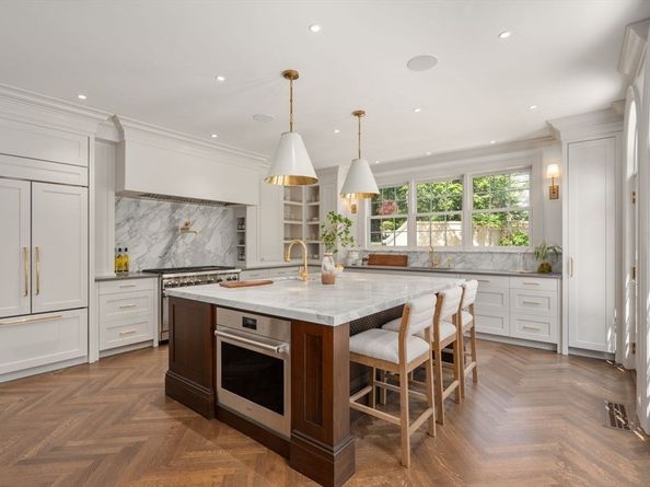9 The Ledges, Newton MA 02459