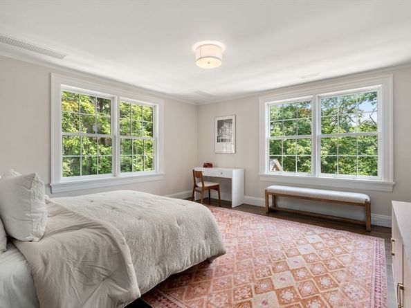 9 The Ledges, Newton MA 02459