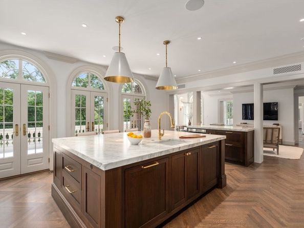 9 The Ledges, Newton MA 02459