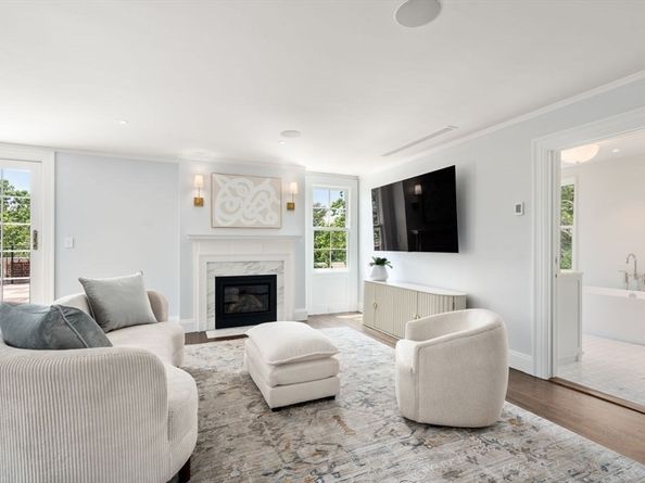 9 The Ledges, Newton MA 02459