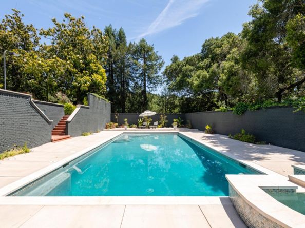 12 Las Aromas, Orinda CA 94563