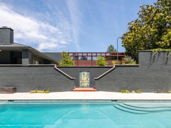 12 Las Aromas, Orinda CA 94563