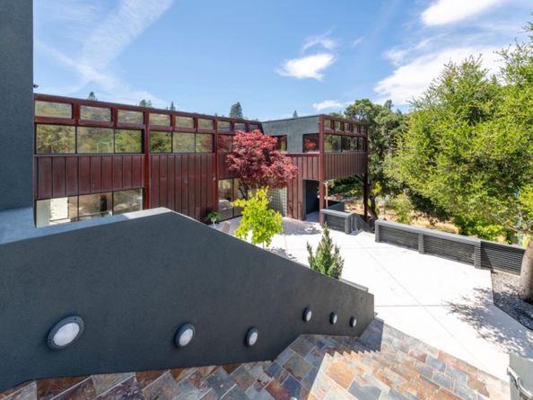 12 Las Aromas, Orinda CA 94563