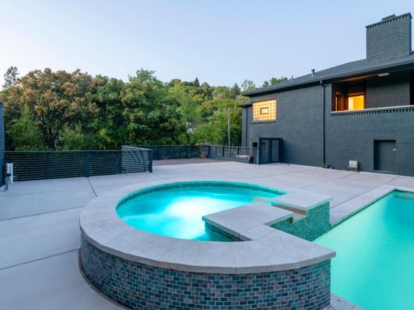 12 Las Aromas, Orinda CA 94563