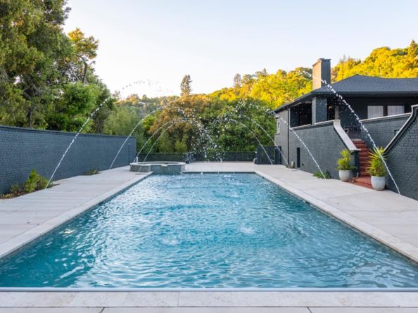 12 Las Aromas, Orinda CA 94563