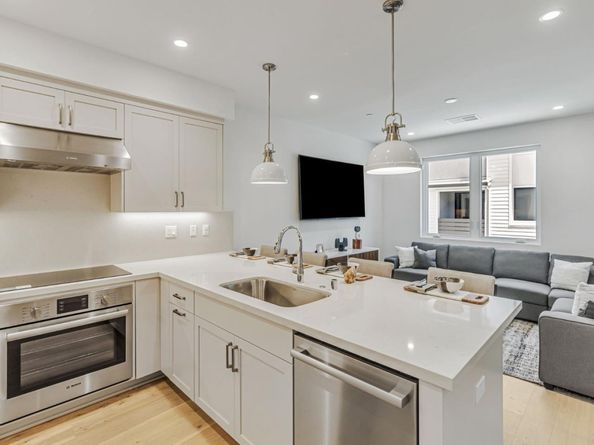 2878 Josephine Lane, Palo Alto CA 94303