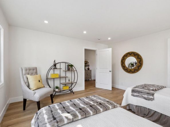 33 Seville Way, San Mateo CA 94402