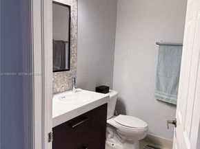 7809 NW 114th Path, Doral FL 33178