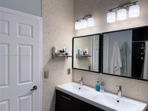 7809 NW 114th Path, Doral FL 33178