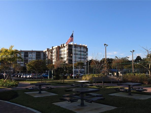 900 Saint Charles Pl 419, Pembroke Pines FL 33026