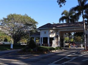 900 Saint Charles Pl 419, Pembroke Pines FL 33026