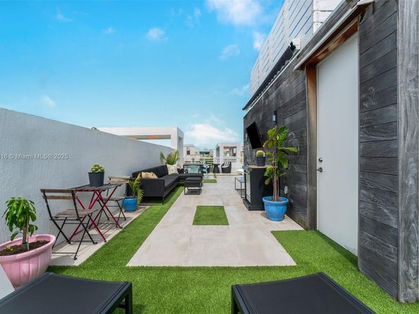 455 NE 39th St 105, Miami FL 33137