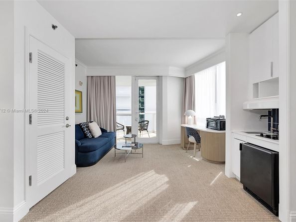 4401 Collins Ave 902, Miami Beach FL 33140