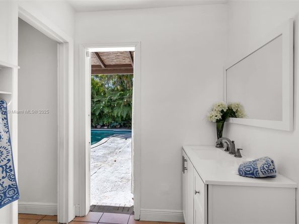 14841 Dade Pine Ave, Miami Lakes FL 33014