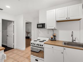 14841 Dade Pine Ave, Miami Lakes FL 33014