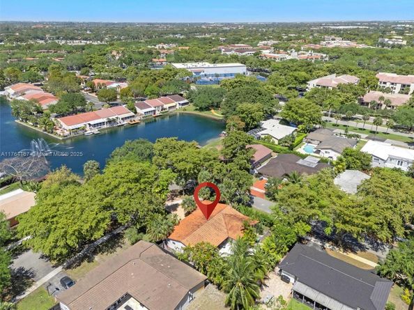 14841 Dade Pine Ave, Miami Lakes FL 33014