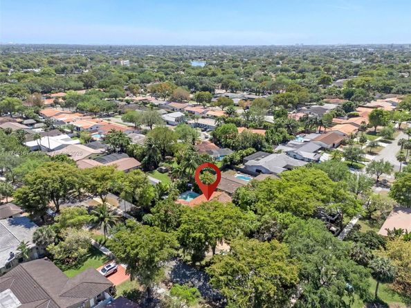 14841 Dade Pine Ave, Miami Lakes FL 33014