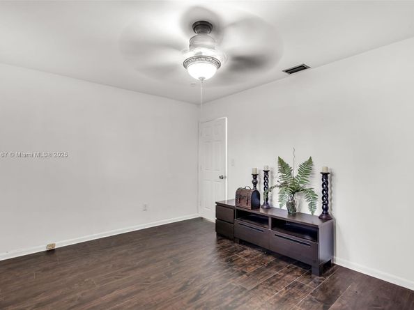 14841 Dade Pine Ave, Miami Lakes FL 33014