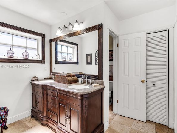 14841 Dade Pine Ave, Miami Lakes FL 33014