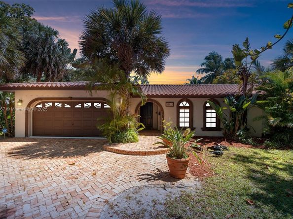 14841 Dade Pine Ave, Miami Lakes FL 33014