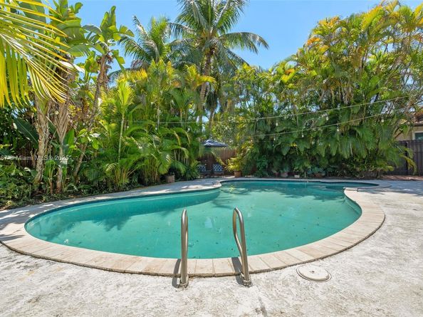 14841 Dade Pine Ave, Miami Lakes FL 33014