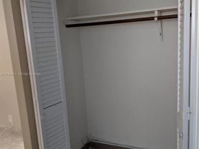 211 NE 8th Ave 209, Hallandale Beach FL 33009