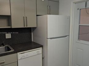 211 NE 8th Ave 209, Hallandale Beach FL 33009