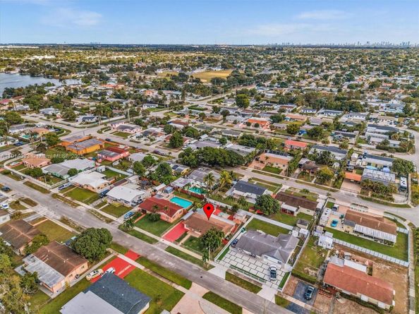 17231 NW 53rd Pl, Miami Gardens FL 33055