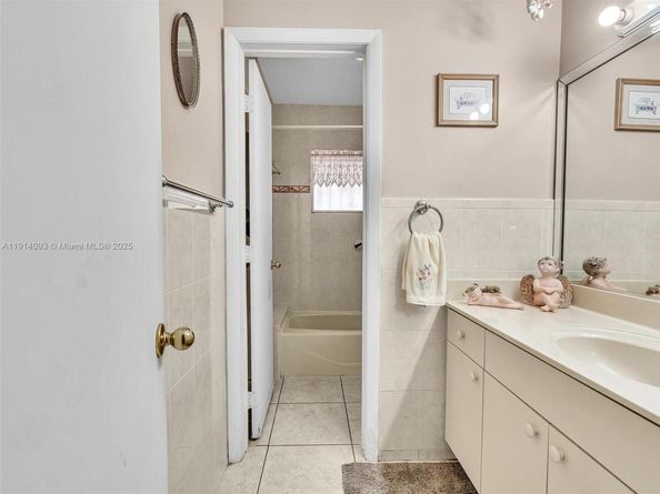 17231 NW 53rd Pl, Miami Gardens FL 33055