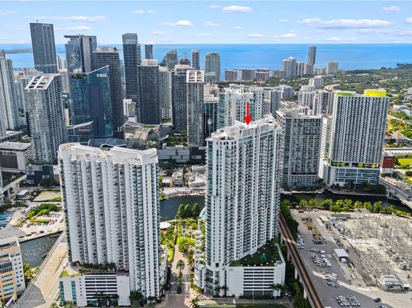 90 SW 3rd St 3305, Miami FL 33130