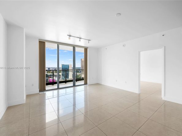 90 SW 3rd St 3305, Miami FL 33130