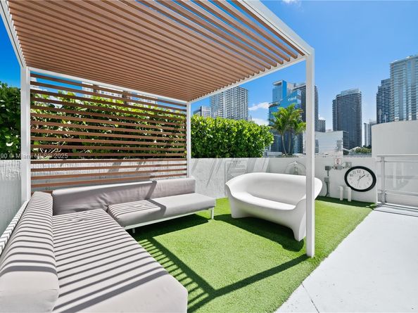 90 SW 3rd St 3305, Miami FL 33130