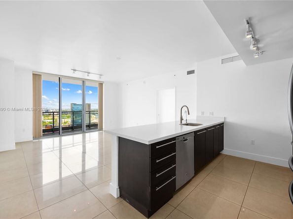 90 SW 3rd St 3305, Miami FL 33130