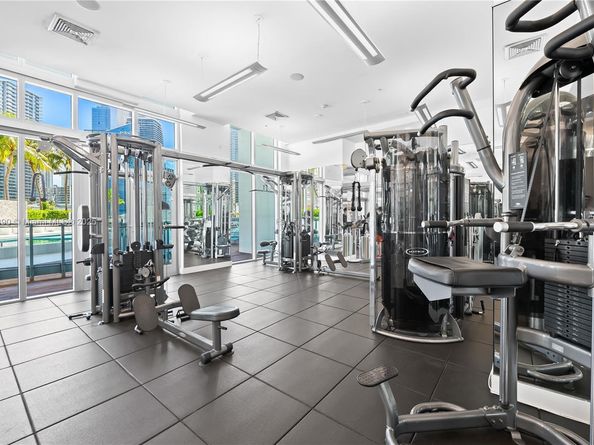 90 SW 3rd St 3305, Miami FL 33130