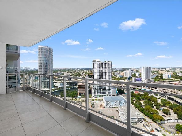 90 SW 3rd St 3305, Miami FL 33130