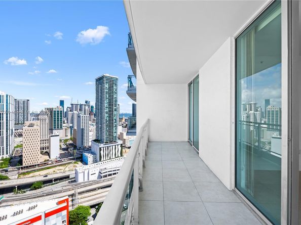 90 SW 3rd St 3305, Miami FL 33130