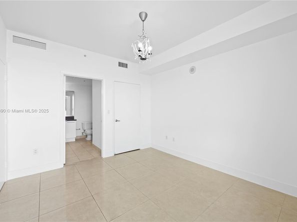 90 SW 3rd St 3305, Miami FL 33130
