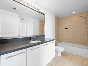 90 SW 3rd St 3305, Miami FL 33130