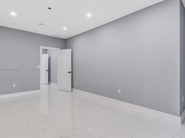 6884 NW 30 Ave, Fort Lauderdale FL 33309