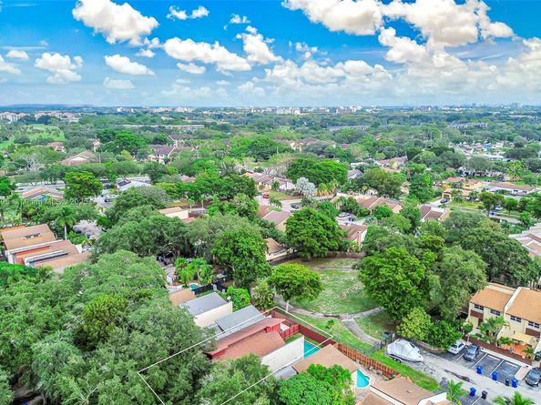 6884 NW 30 Ave, Fort Lauderdale FL 33309