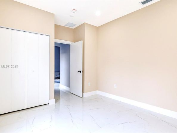 6884 NW 30 Ave, Fort Lauderdale FL 33309