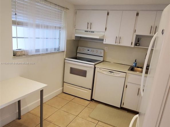 7900 Tatum Waterway Dr 502, Miami Beach FL 33141