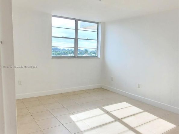 7900 Tatum Waterway Dr 502, Miami Beach FL 33141