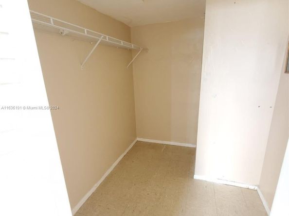7900 Tatum Waterway Dr 502, Miami Beach FL 33141