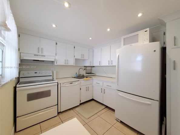 7900 Tatum Waterway Dr 502, Miami Beach FL 33141
