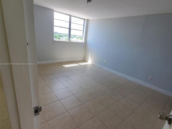 7900 Tatum Waterway Dr 502, Miami Beach FL 33141