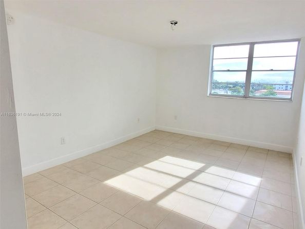 7900 Tatum Waterway Dr 502, Miami Beach FL 33141