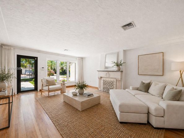 739 Lakeview Dr, Miami Beach FL 33140