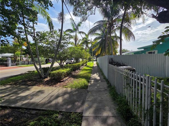13895 NE 11th Ave, North Miami FL 33161