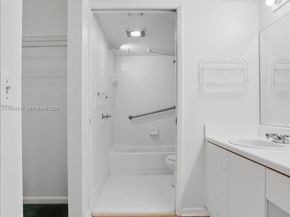 601 SW 142nd Ave 304Q, Pembroke Pines FL 33027